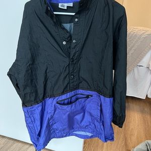 VINTAGE OVERSIZED PURPLE AND BLACK PULLOVER WINDBREAKER SIZE MEDIUM